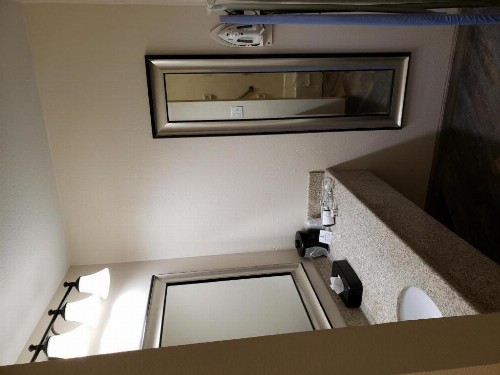 Airport Inn - image 26