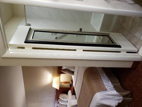 Airport Inn - image 27