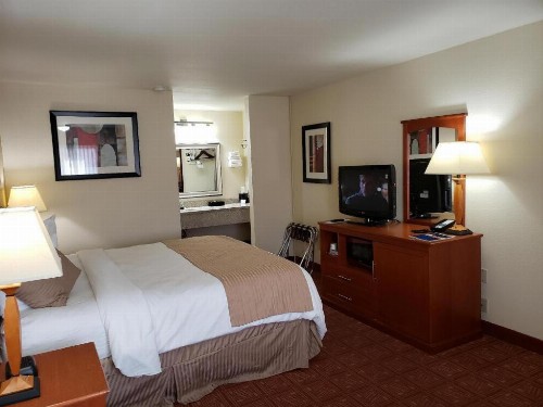Airport Inn - image 36