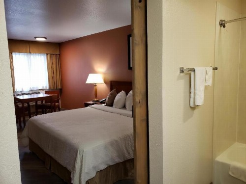 Airport Inn - image 38
