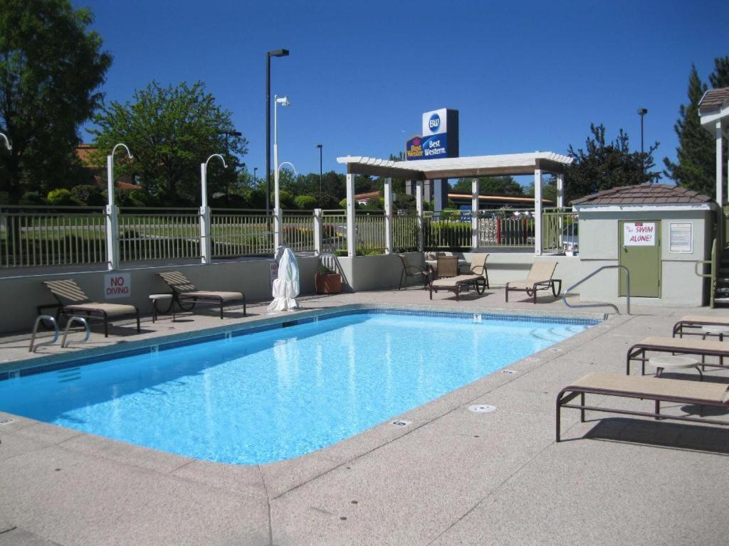 Airport Inn - image 7