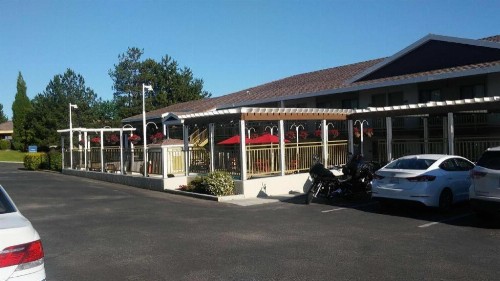 Airport Inn - image 8