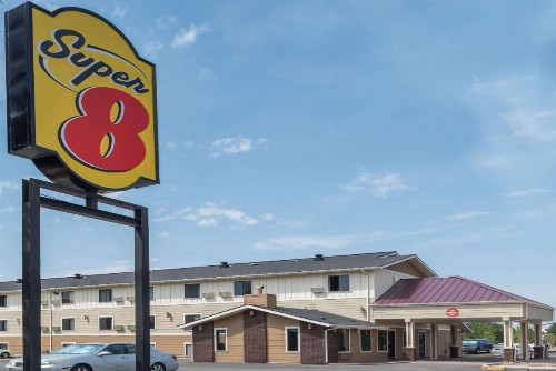 Super 8 by Wyndham Boise - image 2