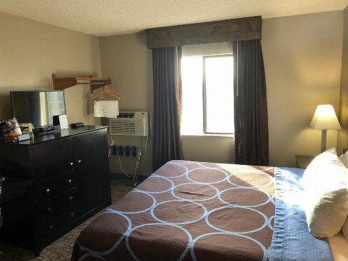 Super 8 by Wyndham Boise - image 24