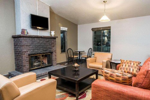 Super 8 by Wyndham Boise - image 5