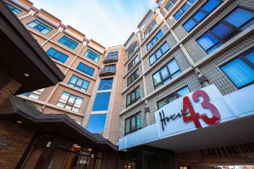 Hotel 43