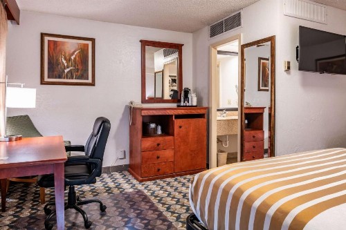 Best Western Vista Inn at the Airport - image 22