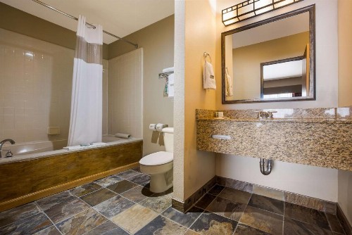 Best Western Northwest Lodge - image 32