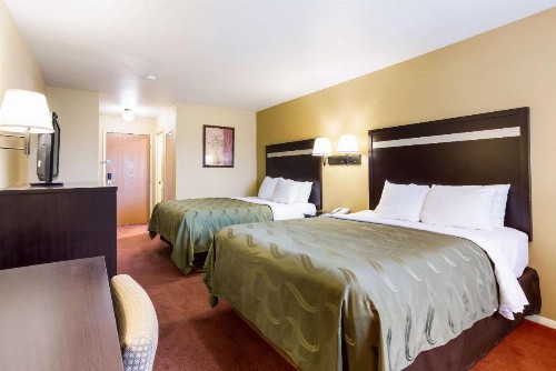 Quality Inn Airport - image 14