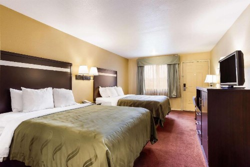 Quality Inn Airport - image 18