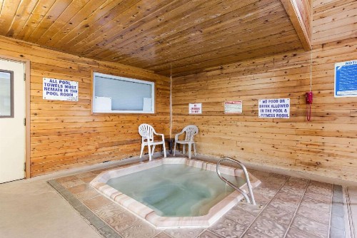 Quality Inn Airport - image 2