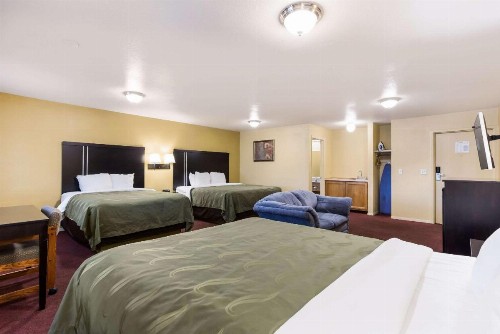 Quality Inn Airport - image 21
