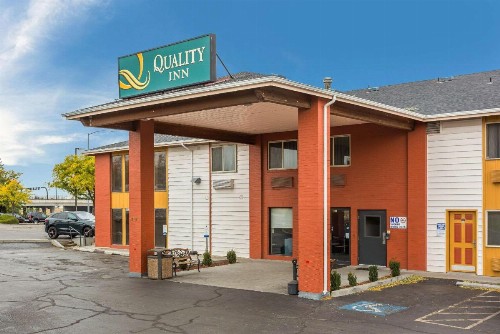 Quality Inn Airport - image 23