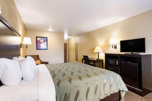 Quality Inn Airport - image 26
