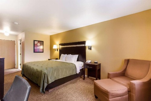 Quality Inn Airport - image 29