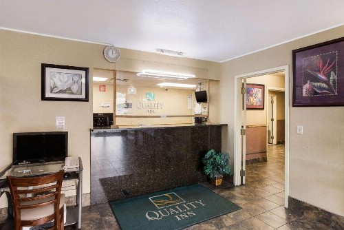Quality Inn Airport - image 3