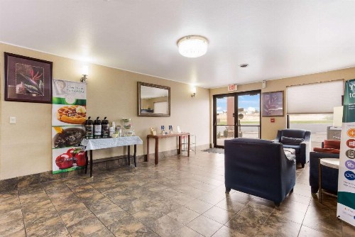 Quality Inn Airport - image 33