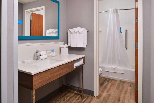 Hampton Inn & Suites Boise/Spectrum - image 40