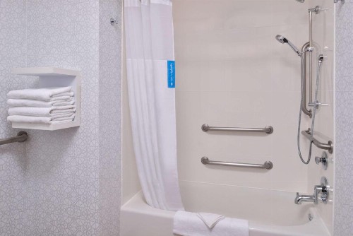 Hampton Inn & Suites Boise/Spectrum - image 8