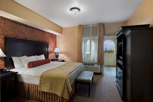 Oxford Suites Boise - image 2