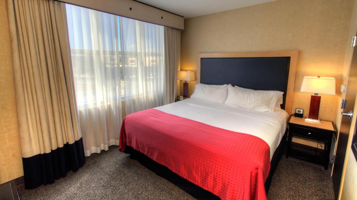 Holiday Inn Boise Airport an IHG Hotel - image 2