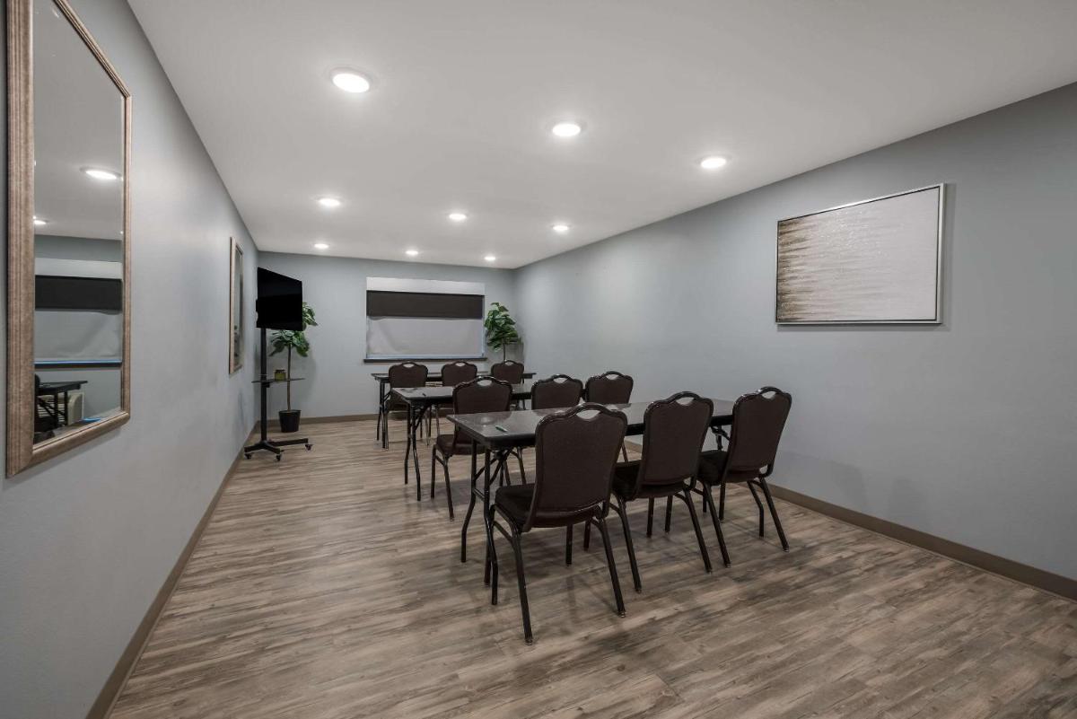 Red Lion Inn & Suites Boise Airport - image 6