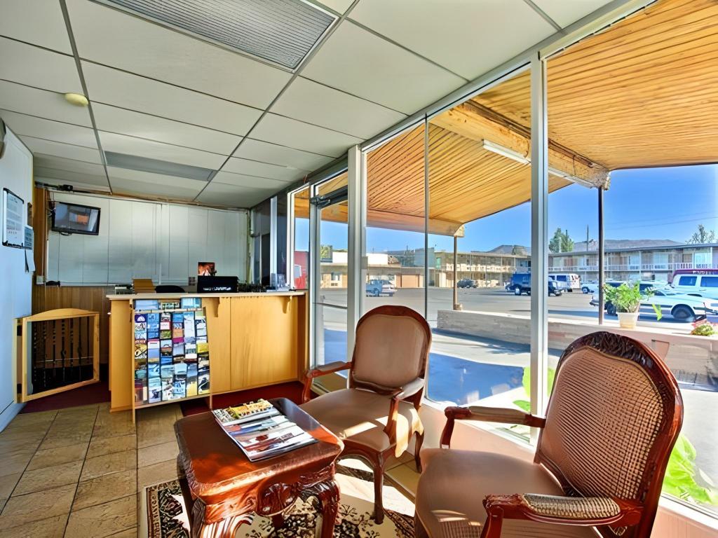 Budget Inn Boise - image 4