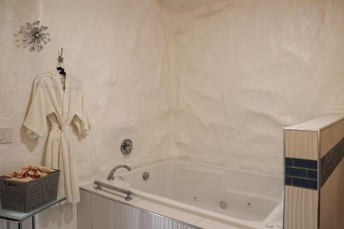 The Anniversary Inn - Boise - image 22