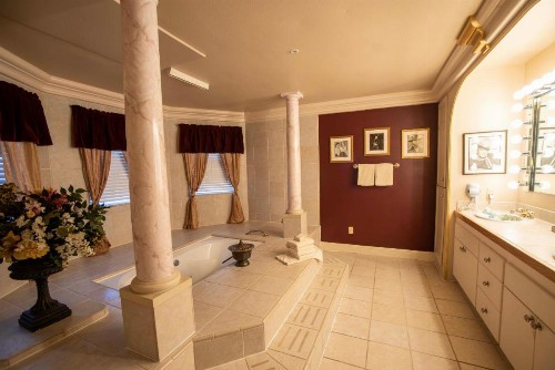 The Anniversary Inn - Boise - image 32