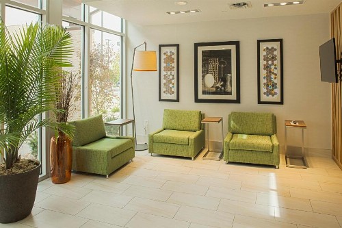 Holiday Inn Express & Suites Boise Airport an IHG Hotel - image 3