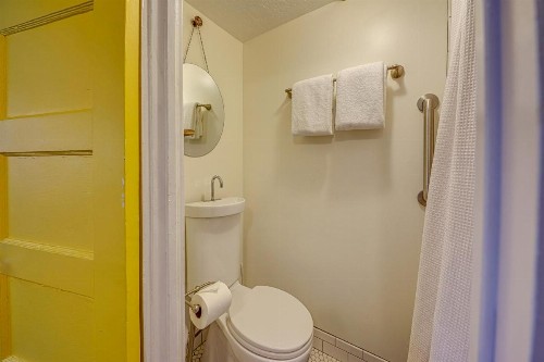 Gem Cottage by the Depot - image 9