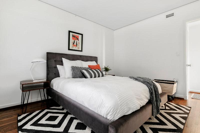 Luxury Contemporary Apartment With Peloton Bike - image 7