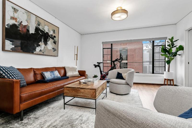 Downtown Boise Luxury Living With Peloton Bike - main image