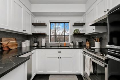 Downtown Boise Luxury Living With Peloton Bike - image 9