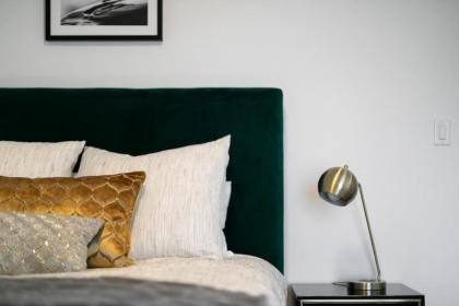 Luxury Living Near the Heart of Downtown Boise - image 9