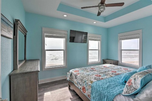 Crystal Tides - Stunning Home with Oceanfront Views - image 10
