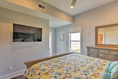 Crystal Tides - Stunning Home with Oceanfront Views - image 3