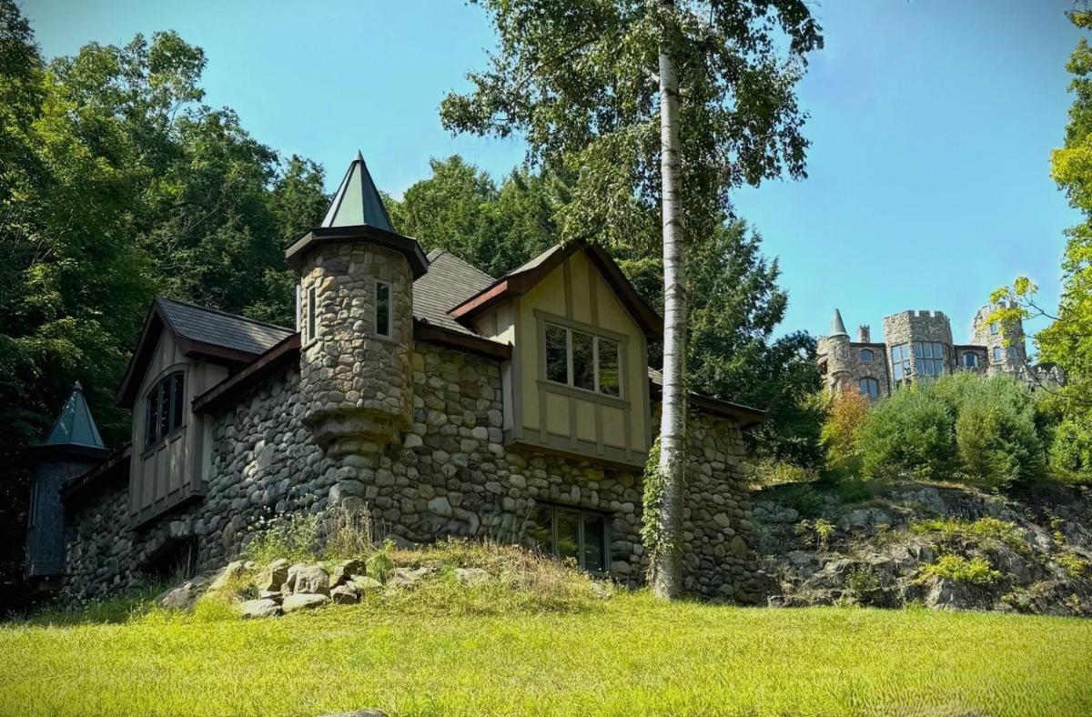 Highlands Castle - main image