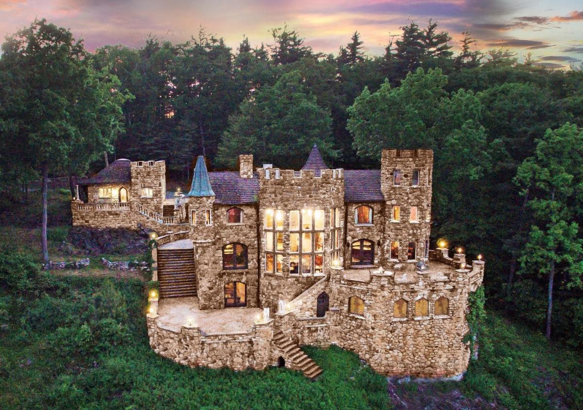 Highlands Castle - image 2