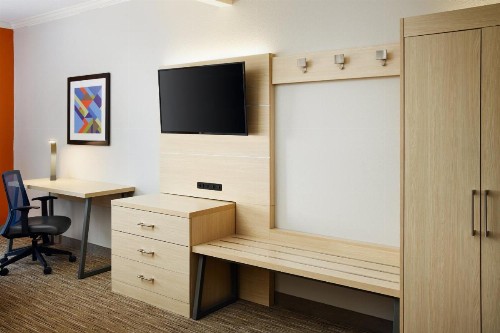 Holiday Inn Express & Suites Bonifay an IHG Hotel - image 13