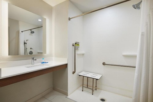 Holiday Inn Express & Suites Bonifay an IHG Hotel - image 24