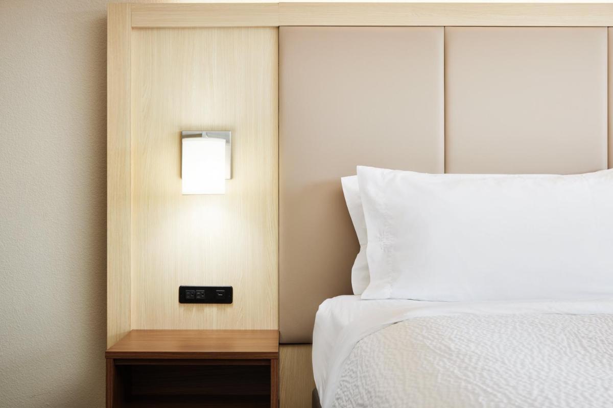 Holiday Inn Express & Suites Bonifay an IHG Hotel - image 5