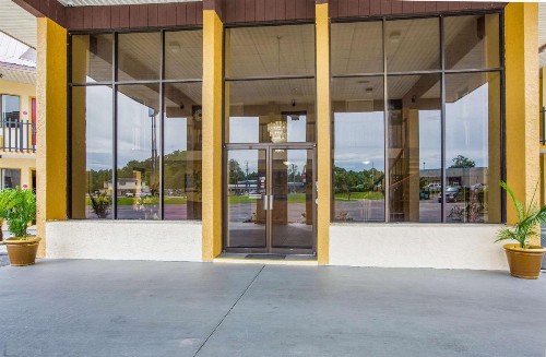 Rodeway Inn - image 1