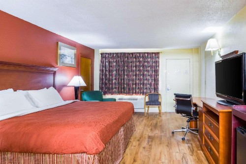 Rodeway Inn - image 15