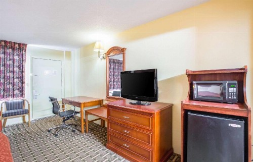Rodeway Inn - image 20
