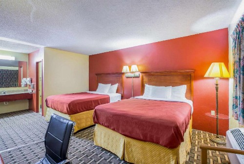 Rodeway Inn - image 21
