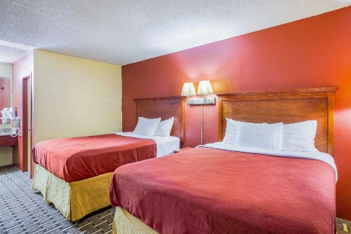 Rodeway Inn - image 22