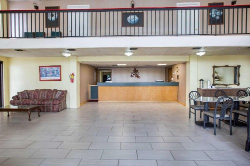 Rodeway Inn - image 5