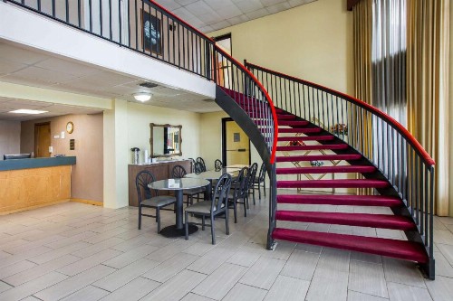 Rodeway Inn - image 6