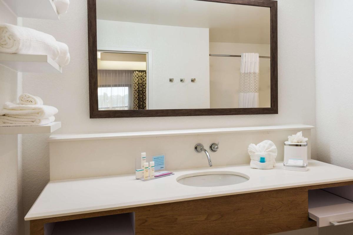 Hampton Inn Bonita Springs Naples North - image 6